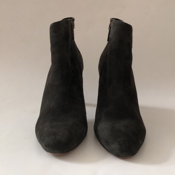 Vince Camuto 8.5 Gray Ankle Boot Black Heel suede zipper Silver Detail Excellent - Picture 2 of 10